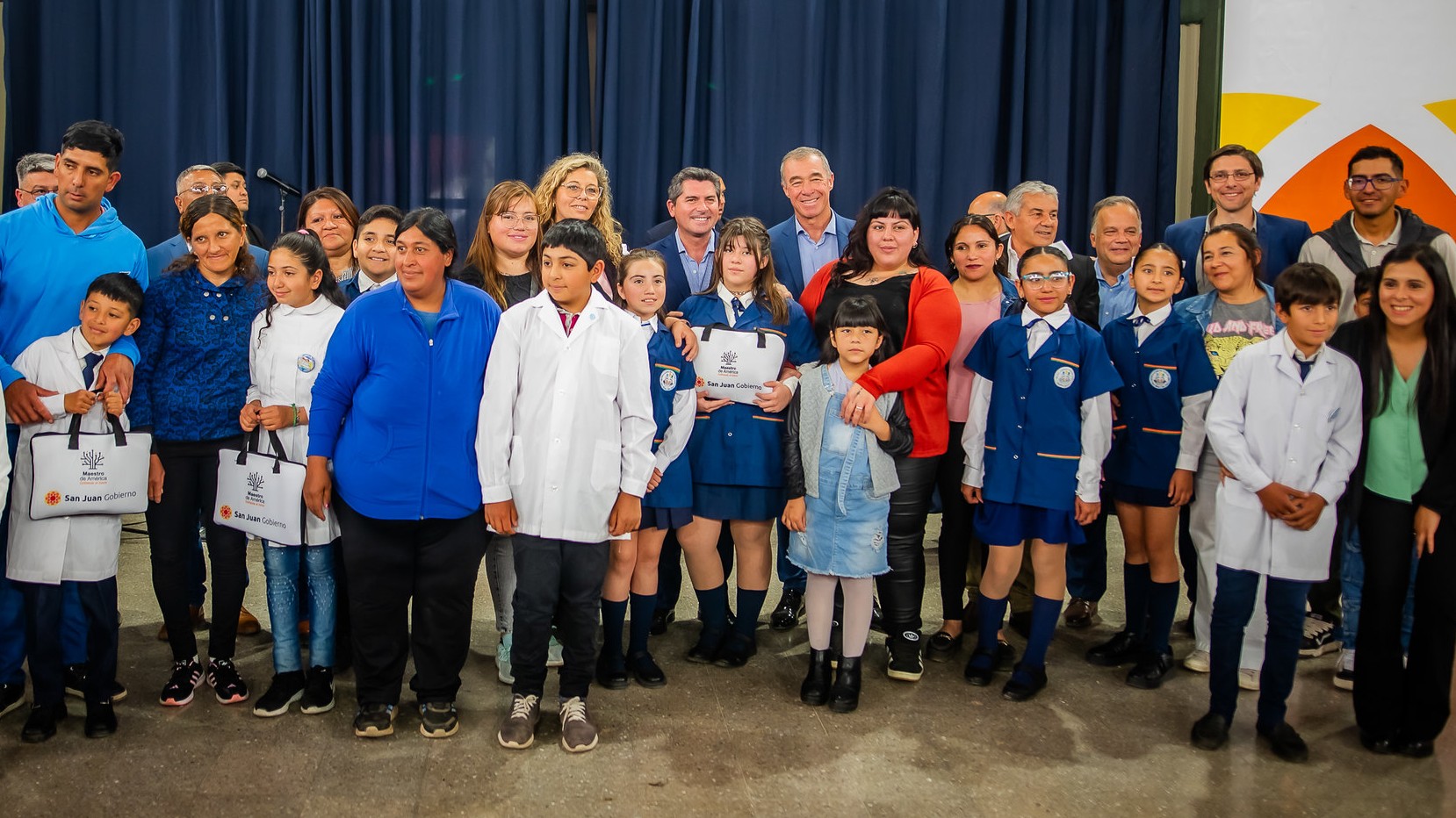 Entregaron computadoras a docentes y alumnos de Valle Fértil