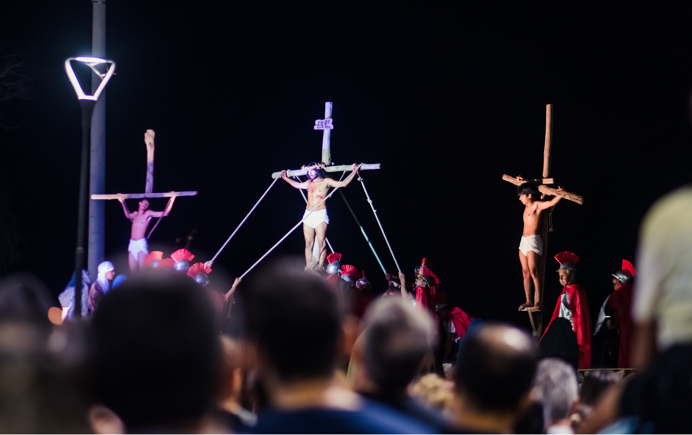 Fabián Martín acompañó a la comunidad en el Vía Crucis de Marquesado