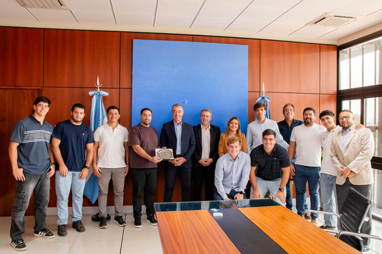 Entregaron reconocimiento a delegación del Club Universitario de Rugby
